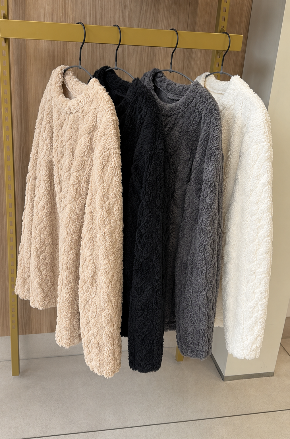 COMBO INVIERNO | Pijama Nube + 3 Pares de Calcetines Térmicos de Regalo